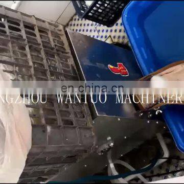 Roller type egg washing machine with water circulation system