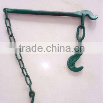 Chain tension lever for cargo lashing