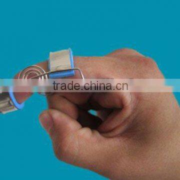Finger straightening device