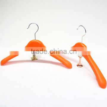 Fashion style orange plastic clothes hanger wholesale