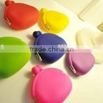 The latest design and most popular jewelry silicone bag for girls made in China