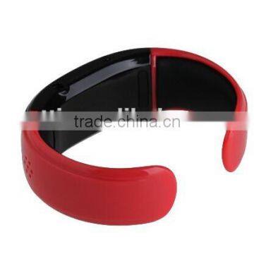 2014 fashion bluetooth smart bracelet watch LCD anti-lost vibrate calls for all smartphone