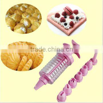 Plastic Cake Decorating Icing Piping Cream Syringe With 8 Nozzle / Piping Rob Suit photo-2