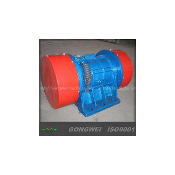 Three-phase vibration motor for vibrating screen and vibrating feeder