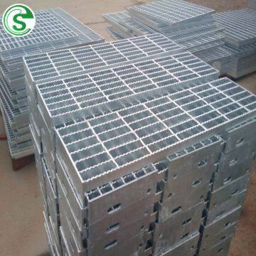 Anti corrosion high quality galvanized steel grating stair treads/ceiling/deck plates