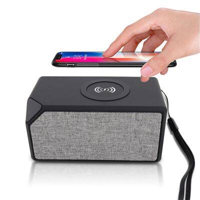 Cheap 2in1 BT Outdoor portable Speaker support FOD detection Smart Phone 15W Magnetic Fast Wireless Charging station