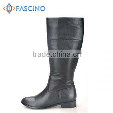Flat boots