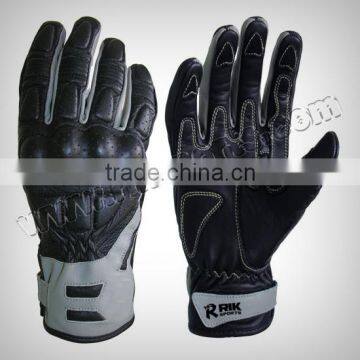 Perforated full grain leather, Inside knuckle protection, Reinforced leather layers at palm, Adjustable Velcro closure