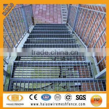 High quality durable light weight hot dip galvanized outdoor steel grating stair treads