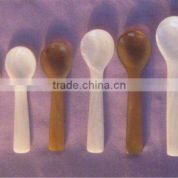 Mother of pearl caviar spoon, horn spoon, MOP spoon. Size range from 6 to 12cm - best for caviar