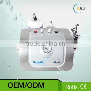 Oxygen machine with diamond microdermabrasion