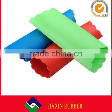 Eco-Friendly Wholesale Cheap Silicone Garlic Peeler Roller Magic Garlic Skin Remover photo-2