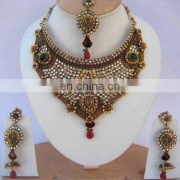 INDIAN EXCLUSIVE BRIDAL JEWELRY SET