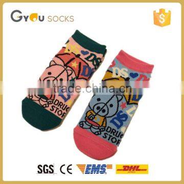 Cute pig with unbrella colorful ankle csual socks wholesale