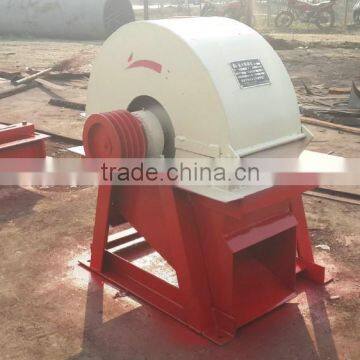 Wood crusher machine for horse bedding