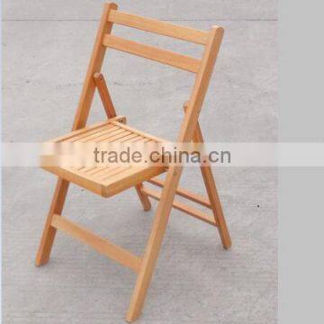 Comfortable wooden folding chair for leisure use