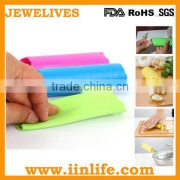 Kitchen promotion silicone garlic vegetable tools / silicone garlic peeler