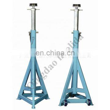 Folding jack stand for commercial vehicles