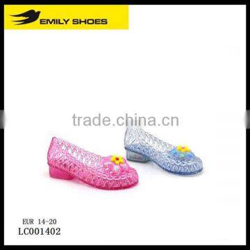 Kid 's shoe with lovely flower