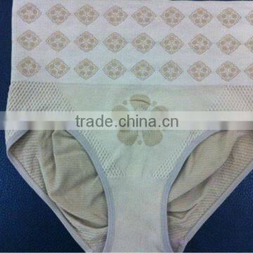 Seamless underwear with high waist design