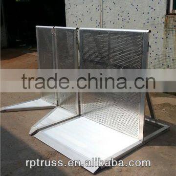 Aluminum interlocking modular barrier and fencing