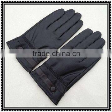 fashion style mens wearing warmest gloves