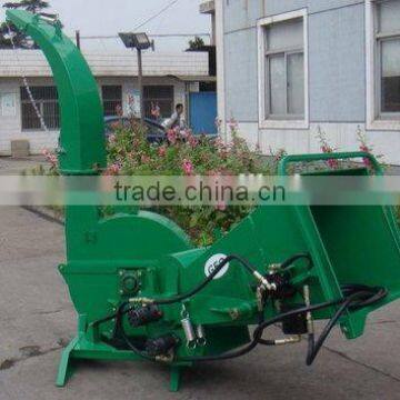 Self-feeding hydraulic wood chipper with CE