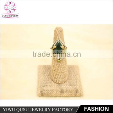 2015 yiwu new products gold plated ring with emerold horse-eyed imitation jade