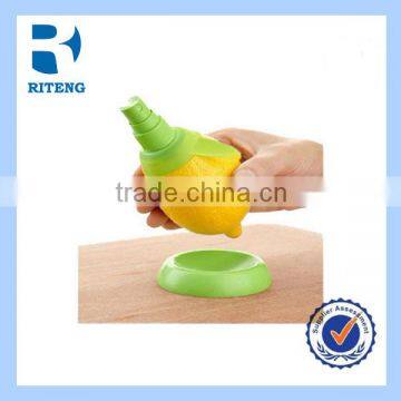 Hot Selling Plastic Lemon Squeeze Spray/Citrus Sprayer