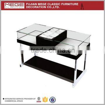 Good Quality Cheap Garment Accessories Showcase