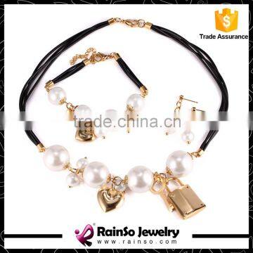 2016 New Fashion Jewelry Set Gold Plated Stainless Steel Jewelry with Pearl and Gold Charms