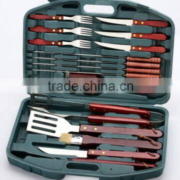 yangjiang factory manufacture stainless steel grill set in case with wooden handle