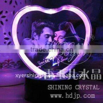 Fashionable crystal heart-shape picture with led base