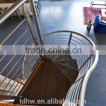 Indoor Steel Wood Spiral Staircase With Stainless Steel Railing photo-5