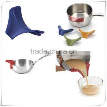 Creative kitchen tools silicone easy-pour spout