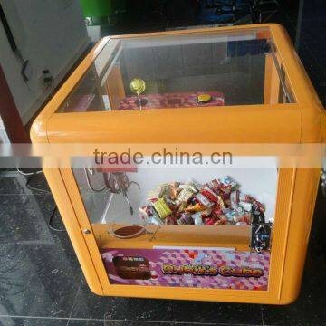 2014 New Style Coin Operated Candy Machine/Crane Machine/Claw Vending Game Machine photo-2