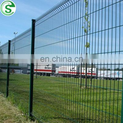 Perimeter V mesh fencing for residential