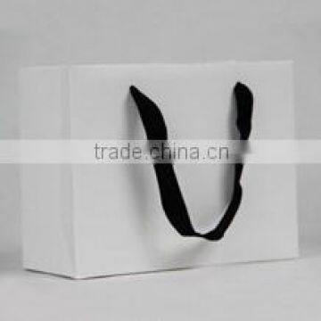 fashionable paper bags for clothes