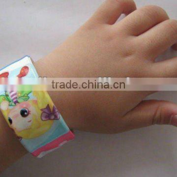 2017 new customized cartoon silicone bracelets&wristbabds fork kids