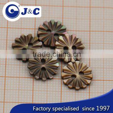 Bespoke Raw Flower Shape Brown Lip Shell Button for Coat photo-2