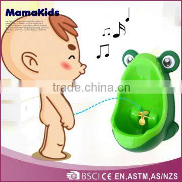 Good quality with sanitary and convenient handle boy urinal 2016 lovely plastic baby potty