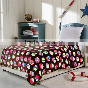 150*200cm Cupcake Pattern Warm Bed Flannel Blanket China Factory