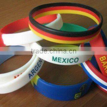 2012 Debossd Word Fashion Silicone Bracelets