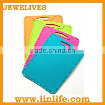 Food grade flexible silicone cutting board