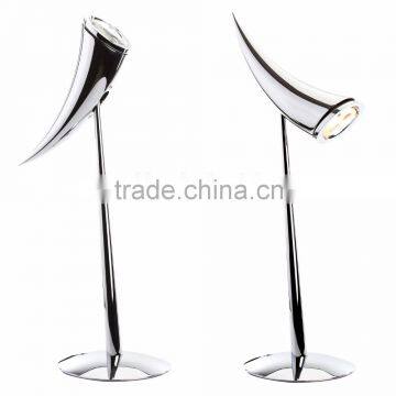 Hot Sales Table Lamp LED Modern Desk Lamp for House photo-2