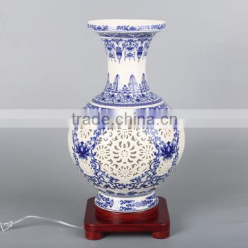 Jingdezhen Chinese blue and white countertop ceramic table lamp