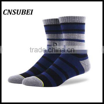 Stripe jacqaurd calf fashion design elite baskeball socks for men
