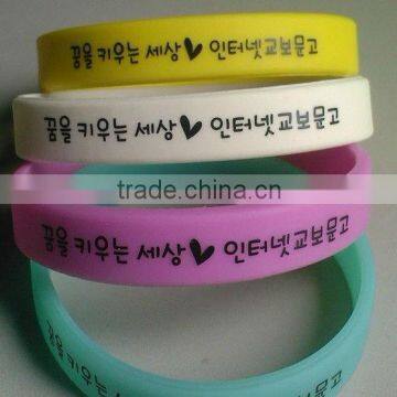 Fashion silicone wristband