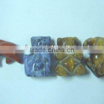 Nature stone sodalite cat jewelry carving