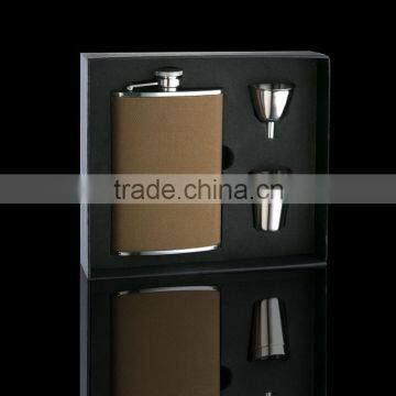 Hip flask gift set